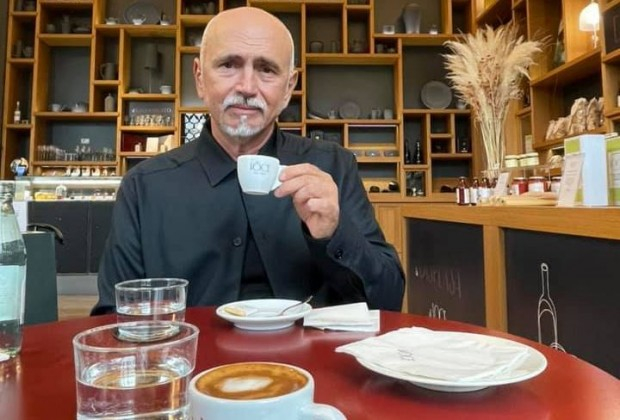 Бомба в БЛИЦ! Ключов министър и държавни мъже уговарят оцеляването на кабинета в скъп ресторант