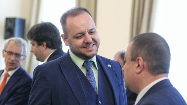 Вицепремиерът Сандов няма да подкрепи Петков в сюблимния момент, ето защо