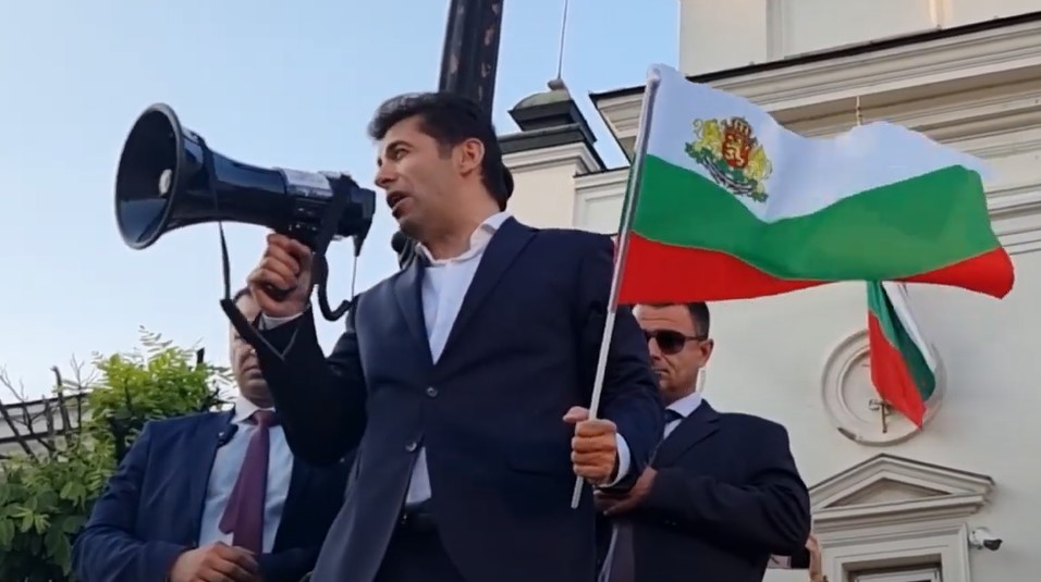 Костадинов: Майданът започна! Промяната организира украински наемници за...