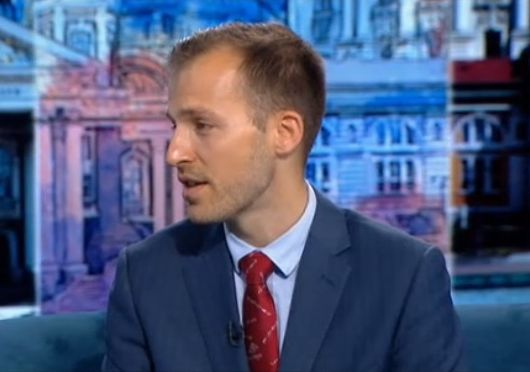 Искрен Митев със странна вратовръзка в ефир: Това е послание към мафията