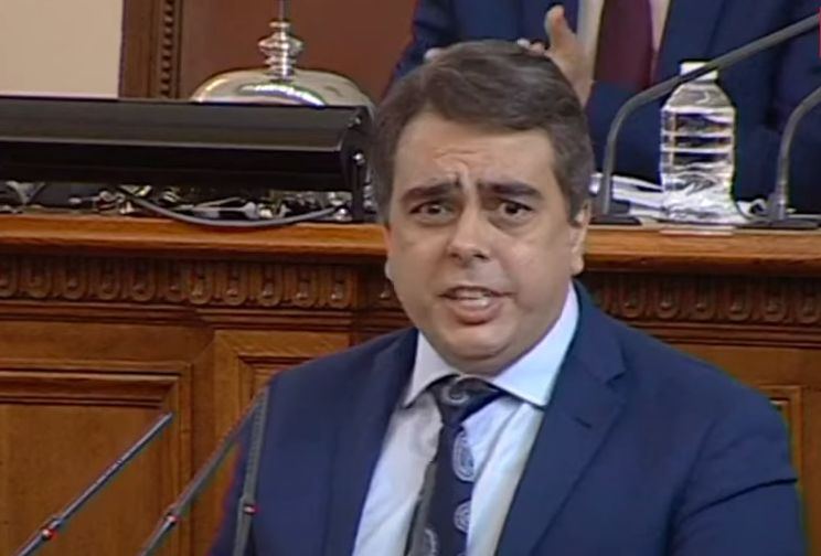 Татяна Дончева бясна на Асен Василев: Защо крещи и гледа изцъклен като зомбиран