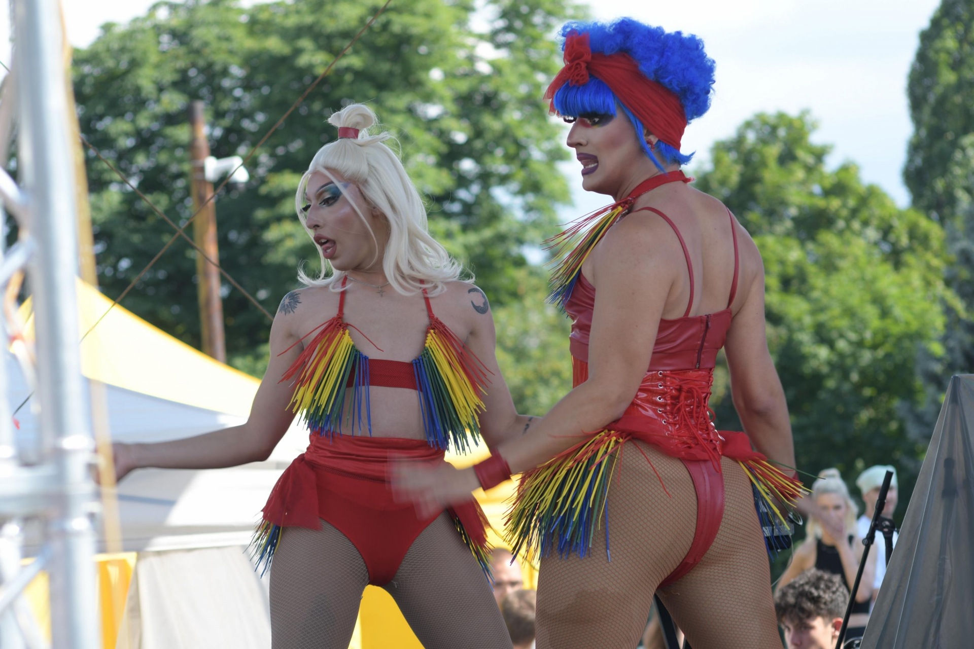 Голи задници и рога от балони на София Прайд СНИМКИ 18+