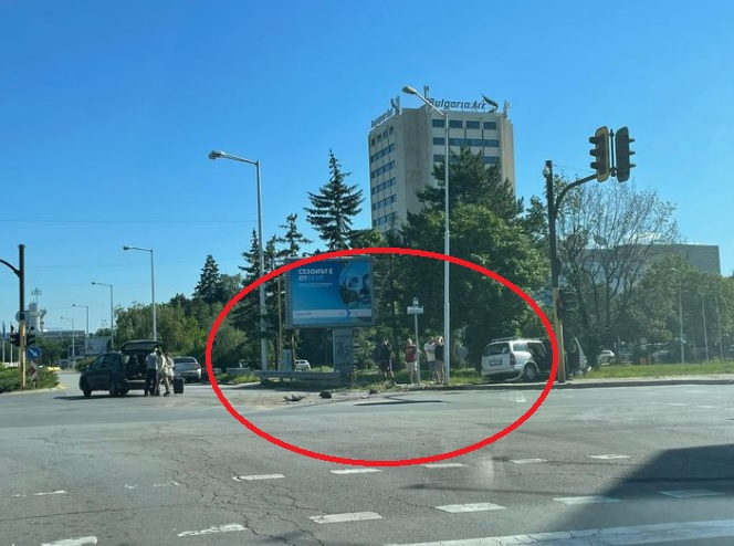 Първо в БЛИЦ! Адско меле до Терминал 1 на летище София СНИМКИ