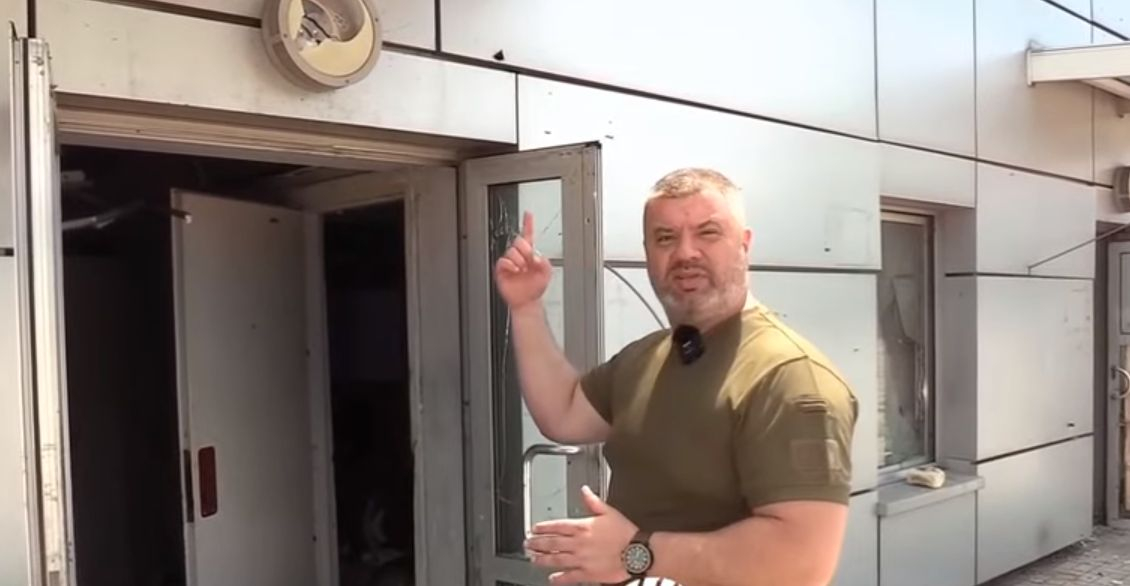 Показаха „Библиотека“ - тайният затвор на украинските спецслужби на летището в Мариупол ВИДЕО