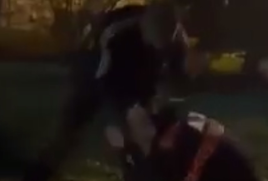 Брутално ВИДЕО 18+ показва как прокурорското синче от Перник бие шутове в главата на друго момче 