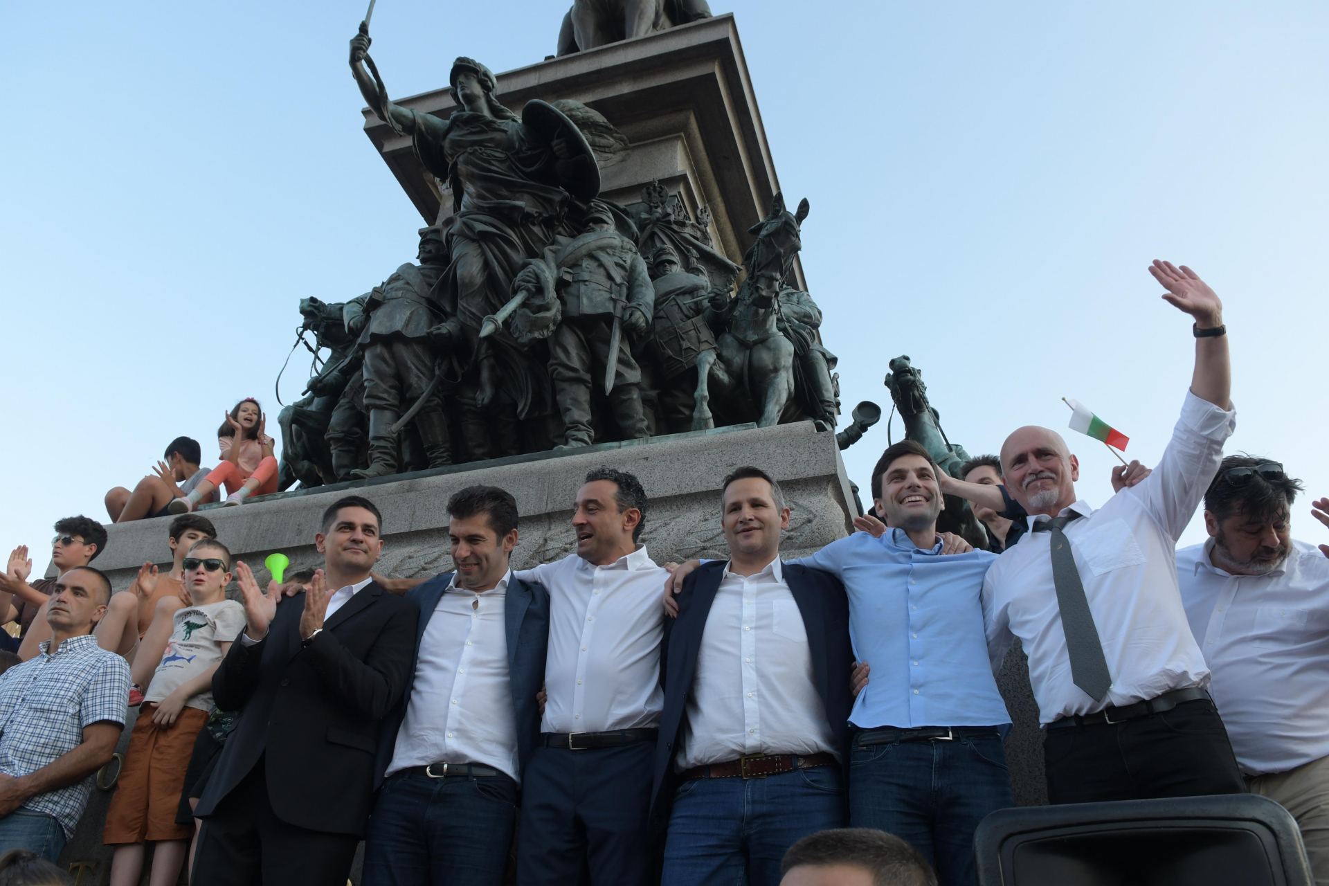 Лъснаха скандалните опорки на ПП! ДОКУМЕНТ