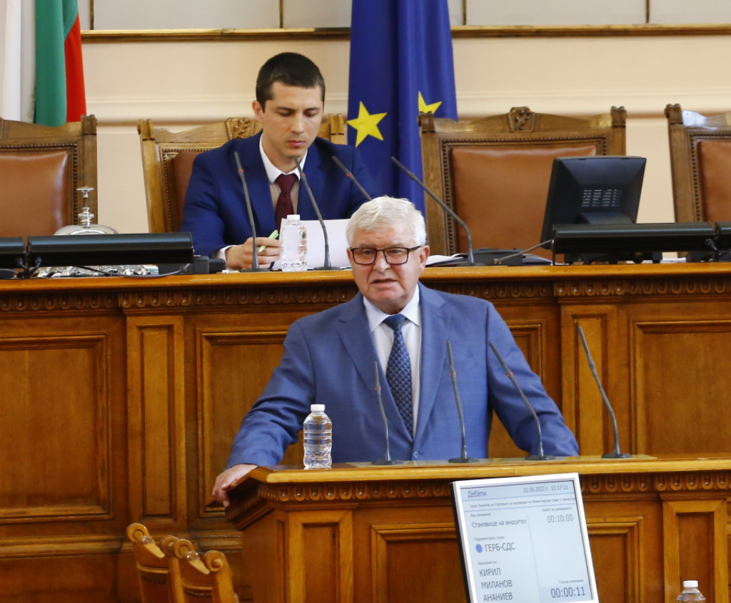 Кирил Ананиев: Властта заплашва националната сигурност с...