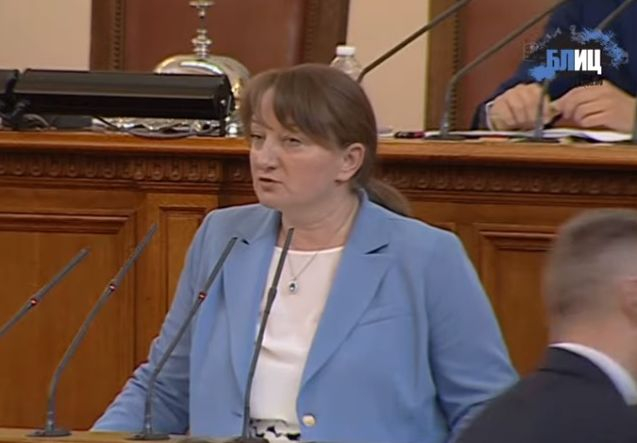 Деница Сачева захапа Василев за пенсиите, той заговори за фетиши