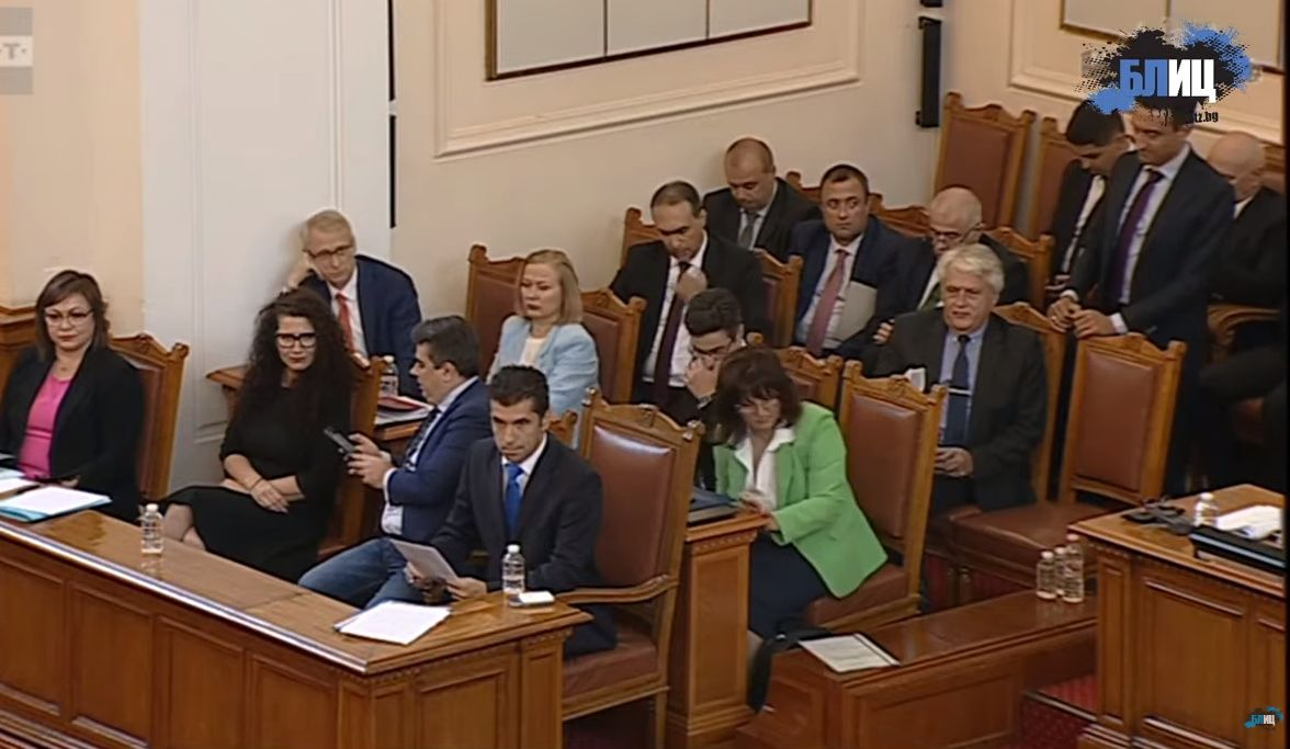 Нова свада между Петков и Йорданов в НС: Не ми сочи с пръстенце, защото... БЛИЦ TV