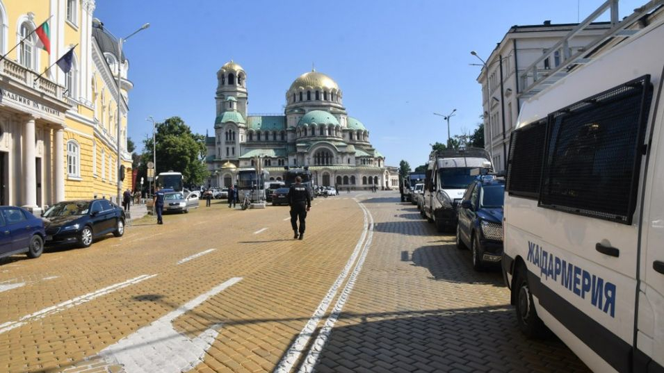 Скандално! Рашковото МВР разпитва протестиращи "за" или "против" правителството са ДОКУМЕНТ