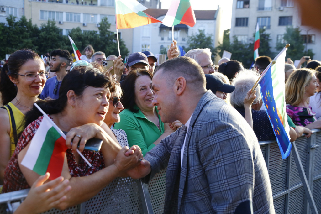 Коментар: Слава Богу Хазарта е избран, ще има да папка 
