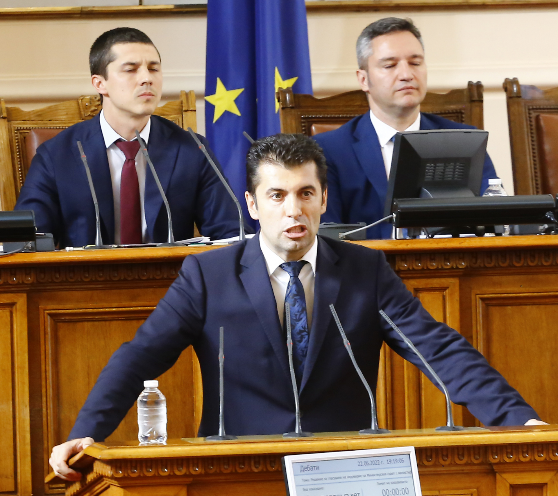 Костадинов: Престъпното правителство на Петков ни води към опасни отношения с Русия