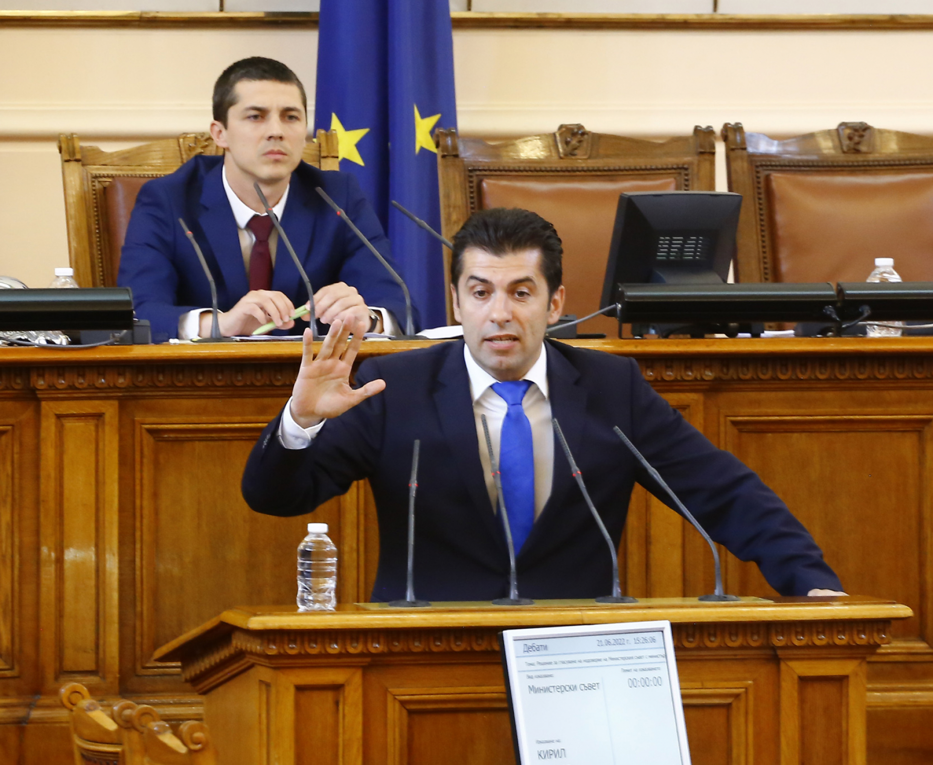 Петков се надява до последно, още дири депутати
