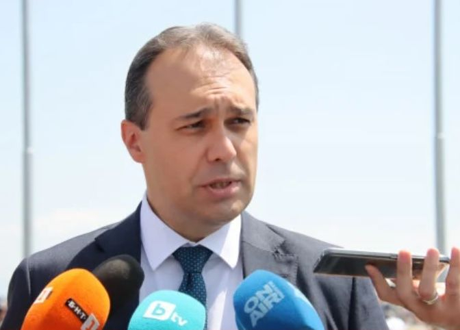 Военният министър става премиер? Самият Заков повдигна завесата 