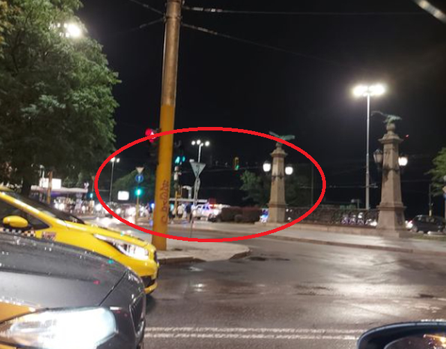 Първо в БЛИЦ! Адско меле на "Орлов мост" в София СНИМКИ