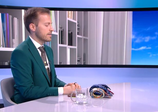 Митев от ПП отиде при Цънцарова в този вид и я попита: А вашето оправдание, за да изглеждате така какво е ВИДЕО