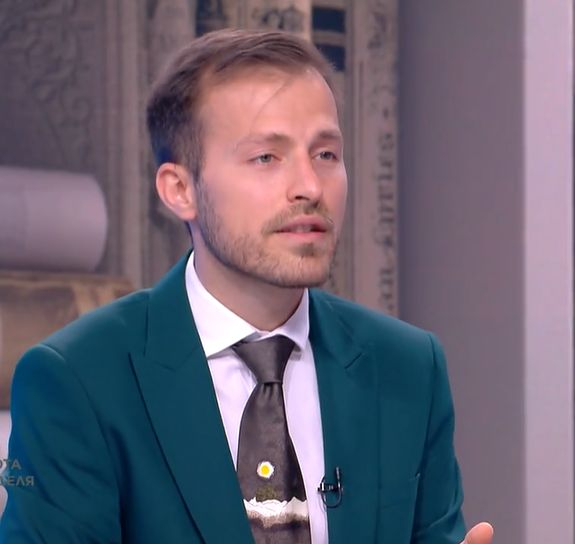 Митев от ПП отиде при Цънцарова в този вид и я попита: А вашето оправдание, за да изглеждате така какво е ВИДЕО