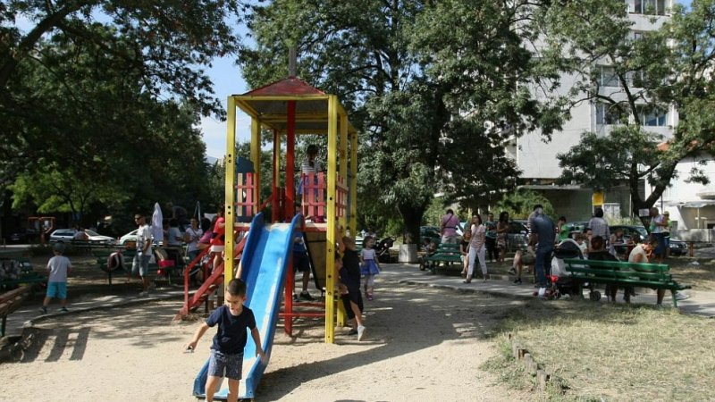 Куриоз: Столичен квартал протестира срещу... ВИДЕО