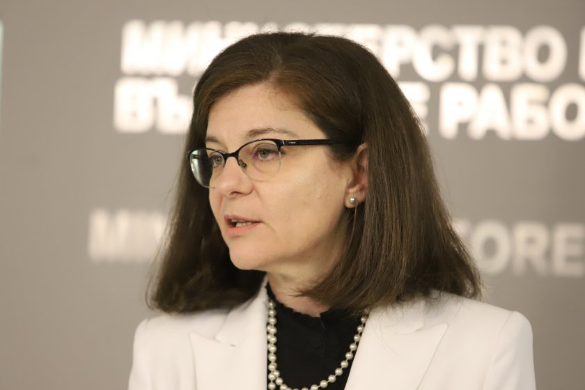 Генчовска хвърли бомба! Лена давала напътствия на Външно за руските дипломати
