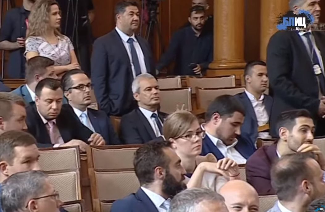 Депутатите на косъм от бой в НС, псуват се като хамали, ето какво се случи БЛИЦ TV