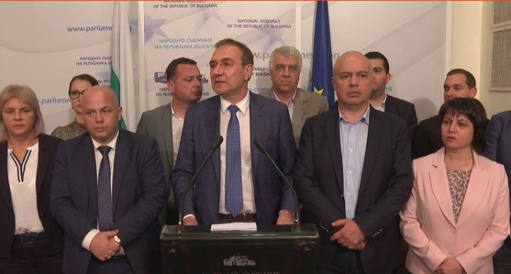 БСП със спешен ход за връчените ноти на руските дипломати, ще финтира ли Петков?