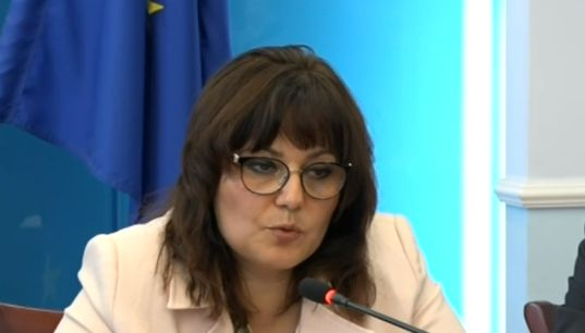 Скандалът се разгаря: Сербезова проговори за чистката на елитни лекари 