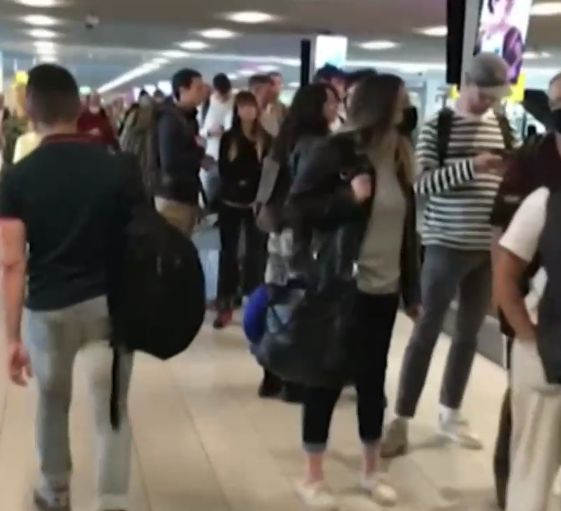 Ад по летищата в Европа, родна журналистка преживя страшен кошмар ВИДЕО