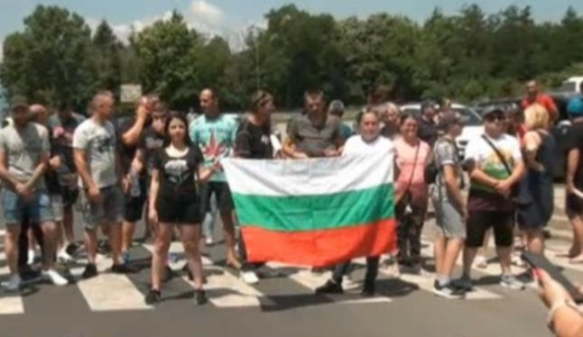 Недоволни от скъпите горива блокираха Подбалканския път