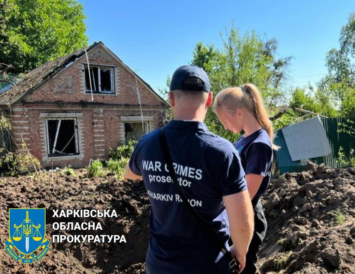 СНИМКИ от войната: Страшен кратер зейна в Харков след ракетен обстрел