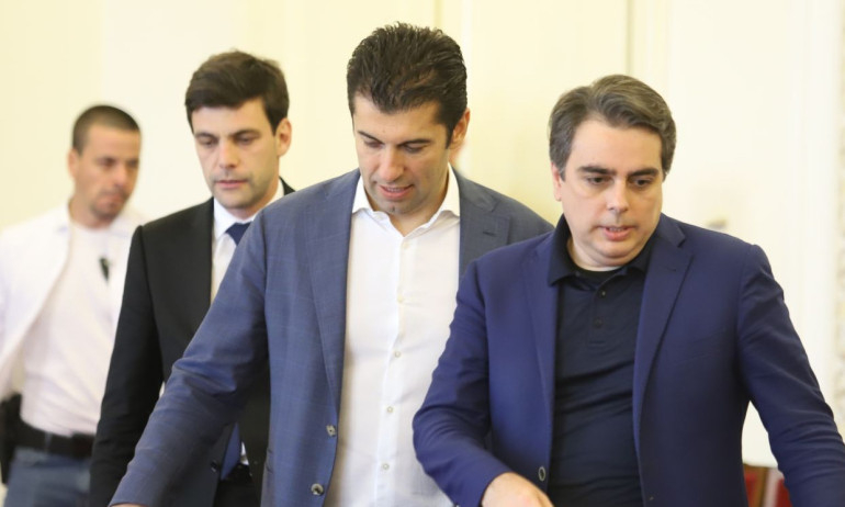 Някак малоумно е да изгониш дипломатите, а да не барваш агентите им на влияние!