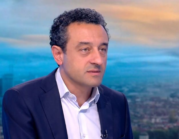 Лорер проговори колко депутати не стигат на "Промяната" за ново правителство  