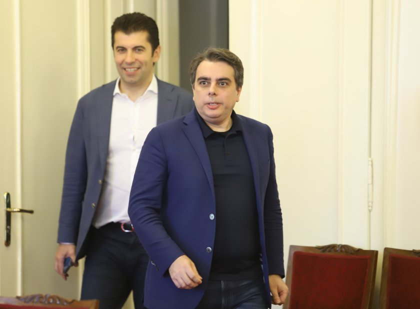 Хаджигенов заплаши Петков и Василев с нечувани протести 