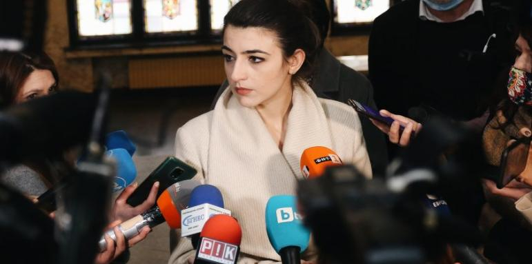СБЖ попари цветната фантазия и политическата страстност на Лена Бориславова 