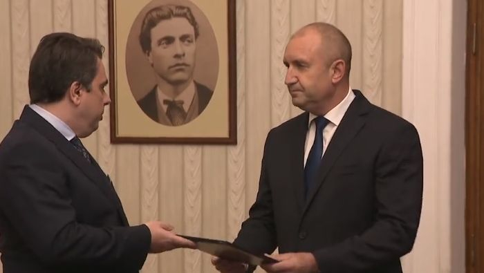 Радев разпореди важни задачи след неуспеха на Василев ВИДЕО