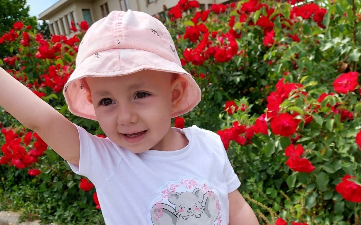 Катя е само на годинка, но се бори с тежка диагноза! Ние можем да помогнем СНИМКИ 