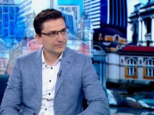 Сабрутев оправда провала на кабинета "Василев" с "някакви джипове"