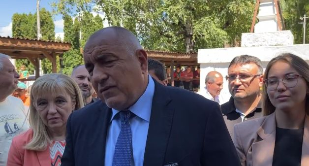 БСП: В село Лиляче Борисов е посрещнат от Мая Манолова, не от БСП   