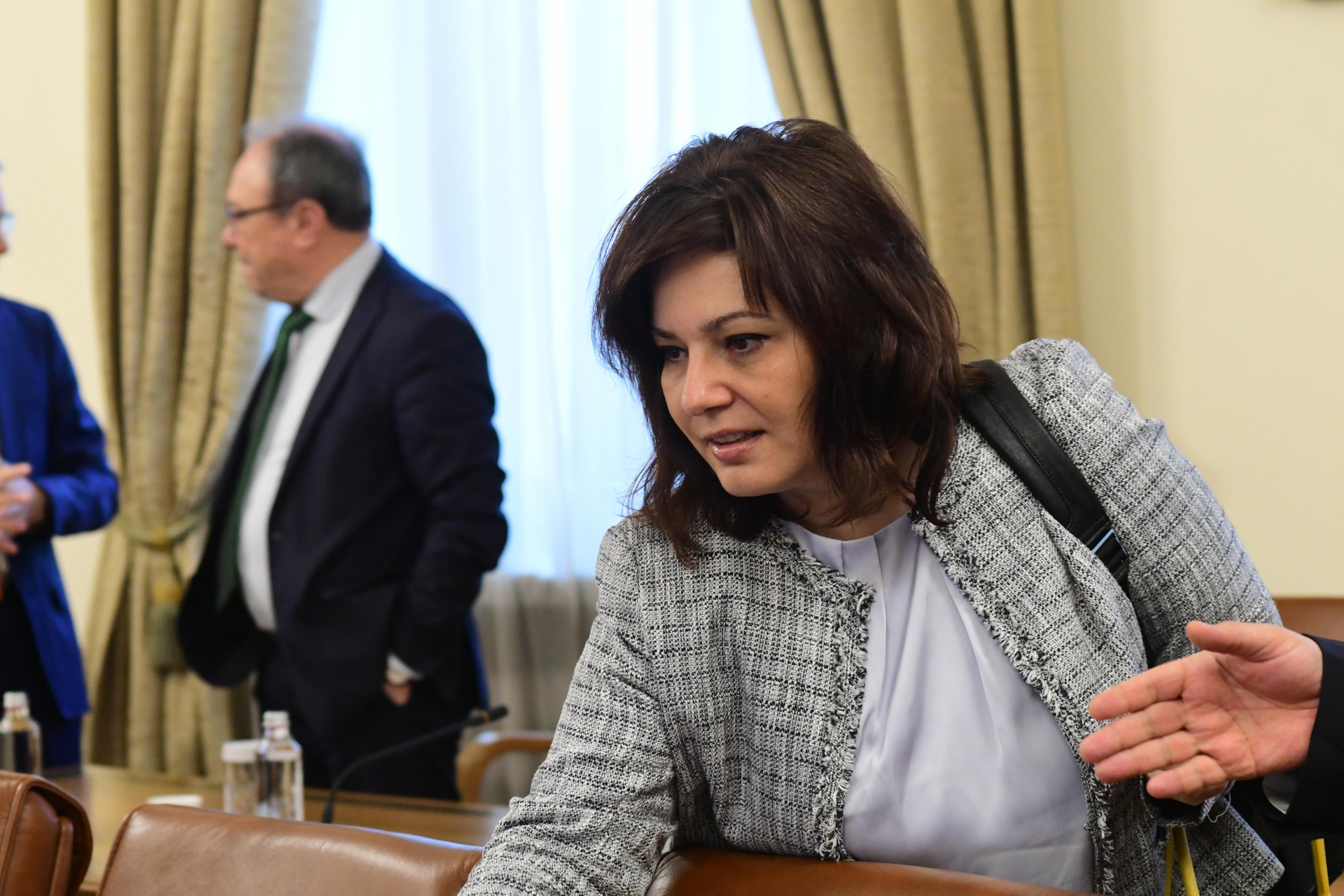 Сербезова уволни прочут онколог, а на негово място назначава пенсиониран коремен хирург