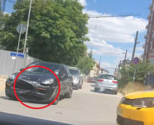 Първо в БЛИЦ! Адско меле с Порше Кайен в София ВИДЕО