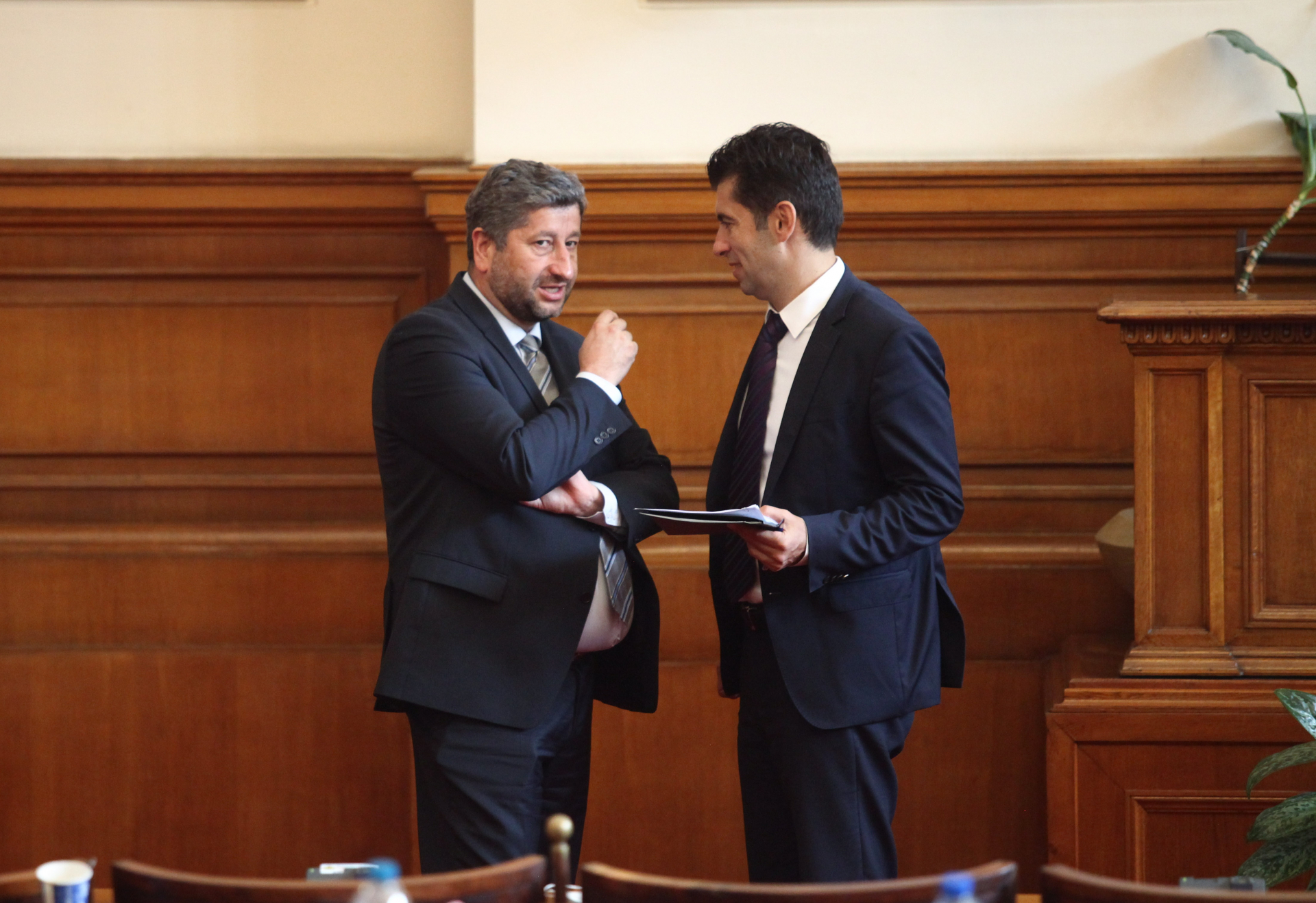 Изборен капан: Братоубийствена война ще съсипе ПП и ДБ на вота, ако...