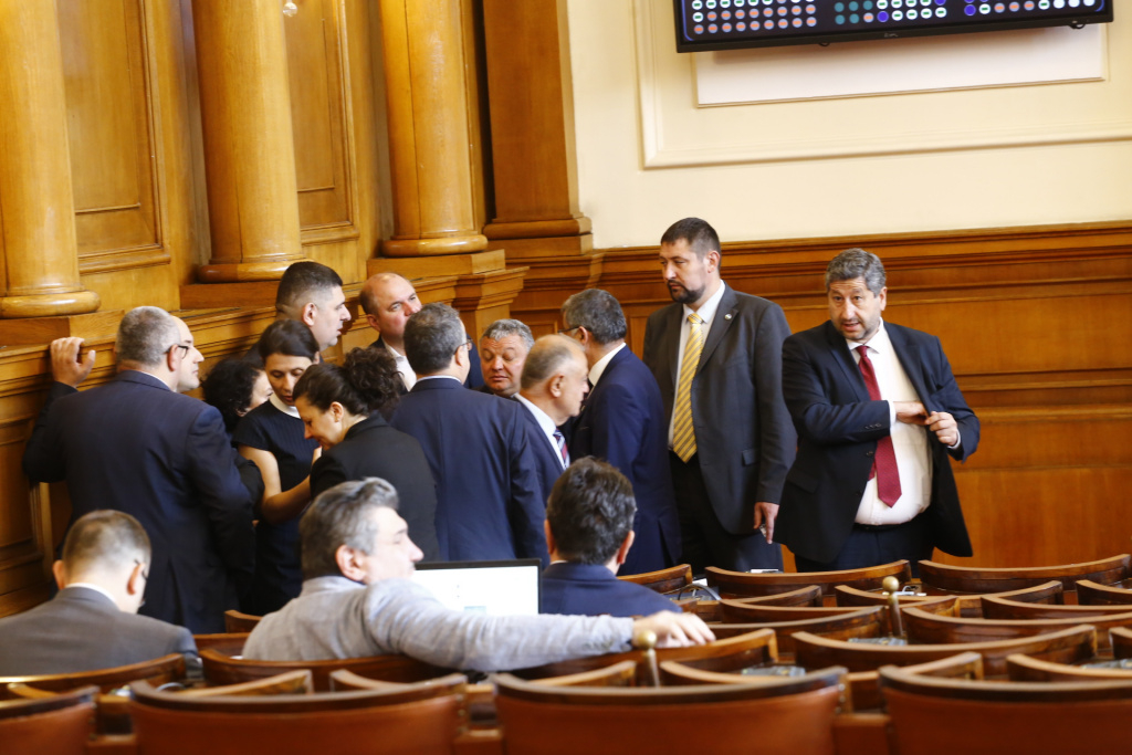 Политически експерт посочи голяма грешка на мераклиите за НС