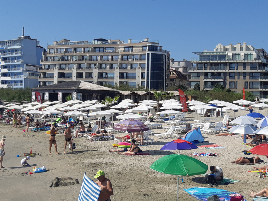 НАП погна морските курорти за...