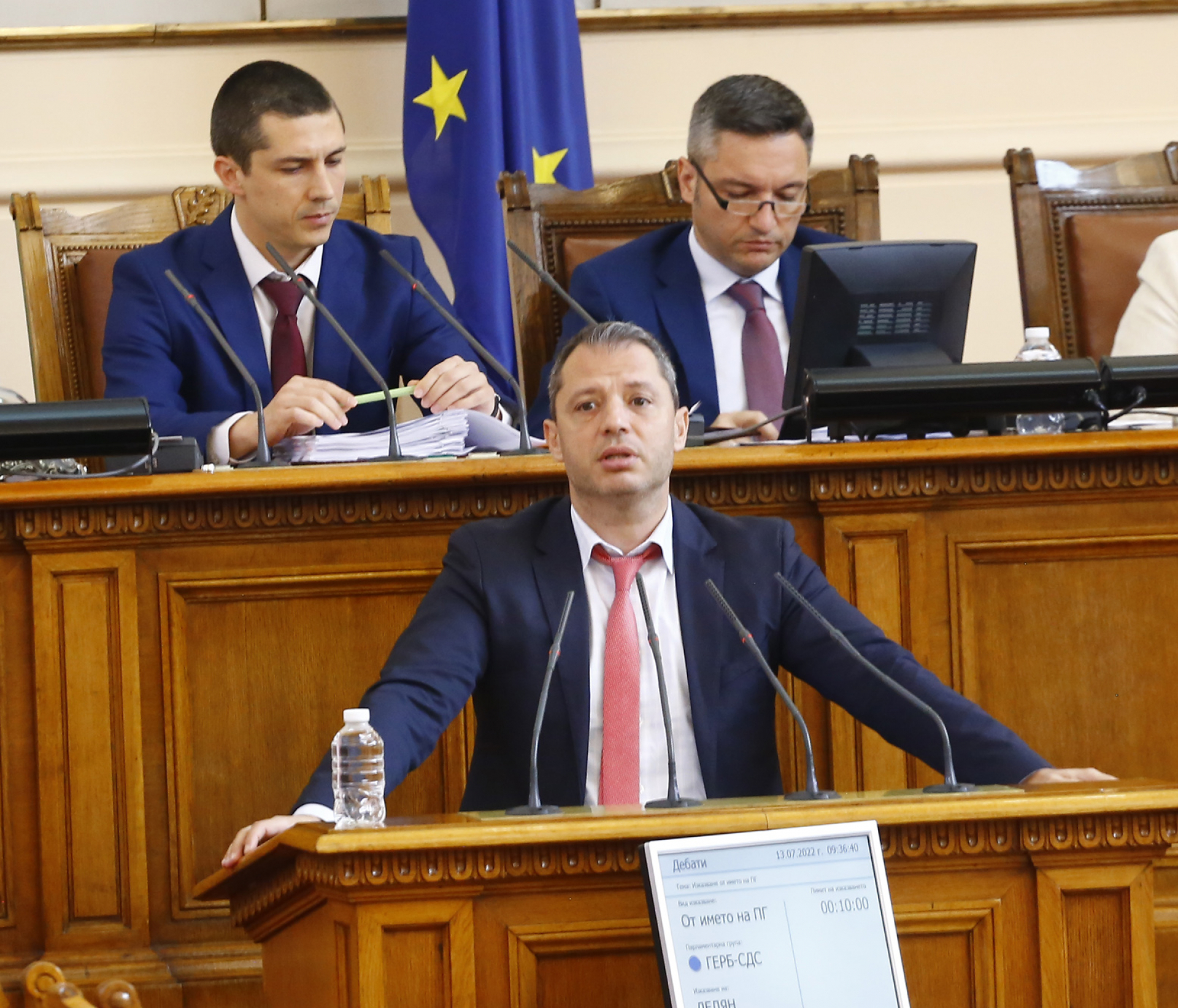 Делян Добрев отново скастри Петков за газа и визитата му в Азербайджан 