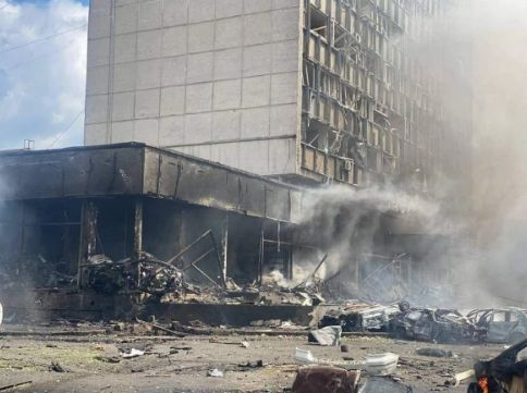 Много жертви при руски ракетен удар по Дом на офицерите и други сгради във Виница ВИДЕО 
