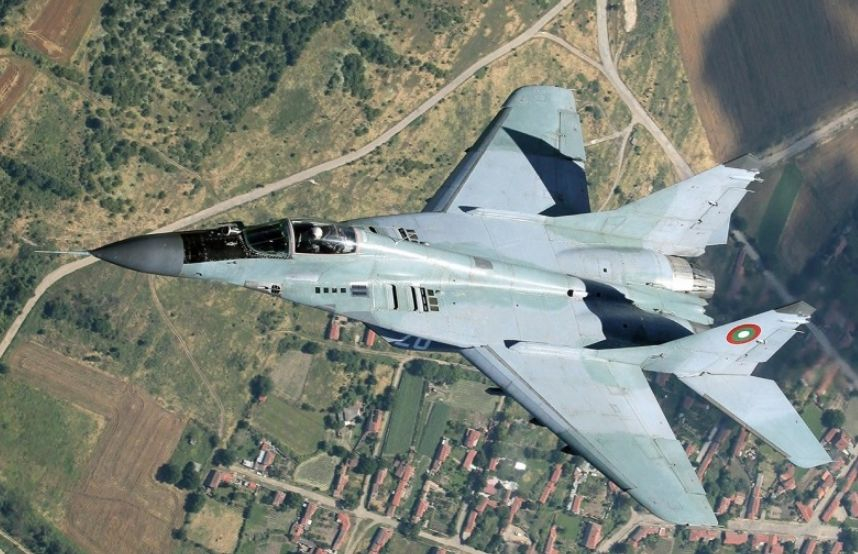 Опасни новини за преследвания от два Миг-29 и приземен в Бохот самолет