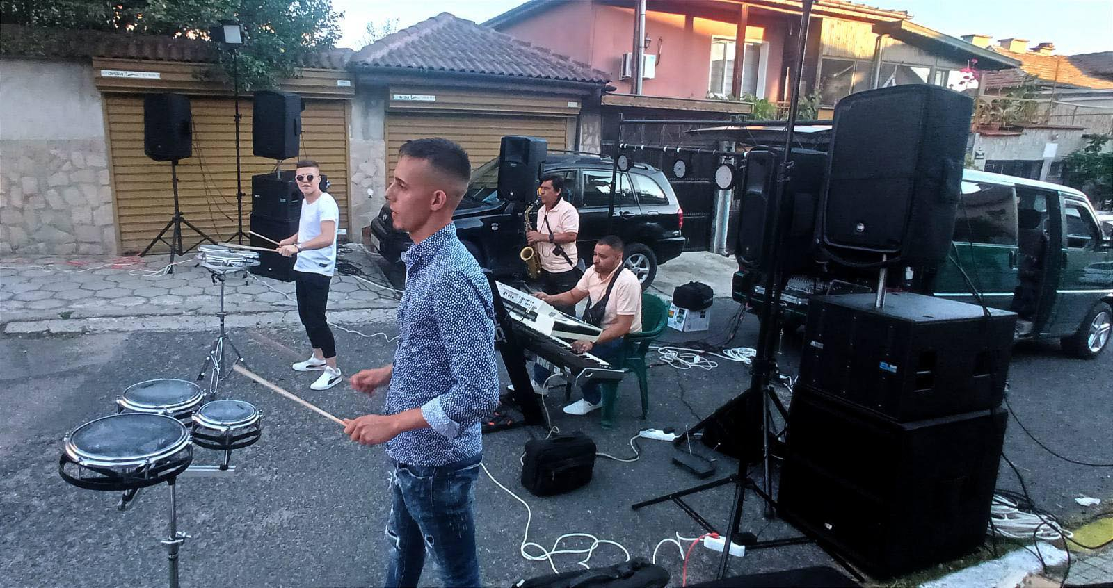 Лъсна схемата на гастарбайтерите от Момчилград: Трупат пачки за...