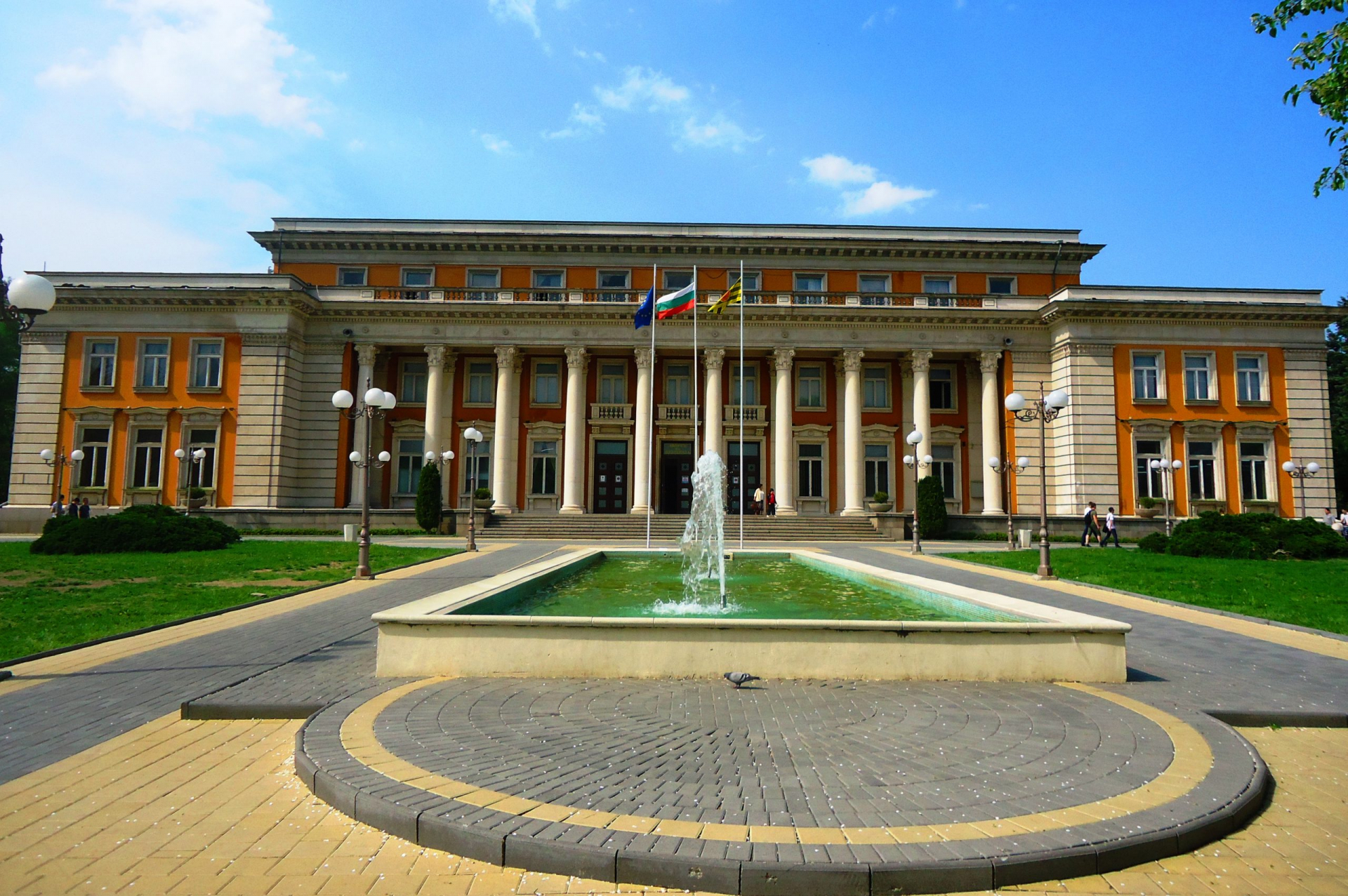 Културен шок в Двореца на културата в Перник СНИМКА 18+
