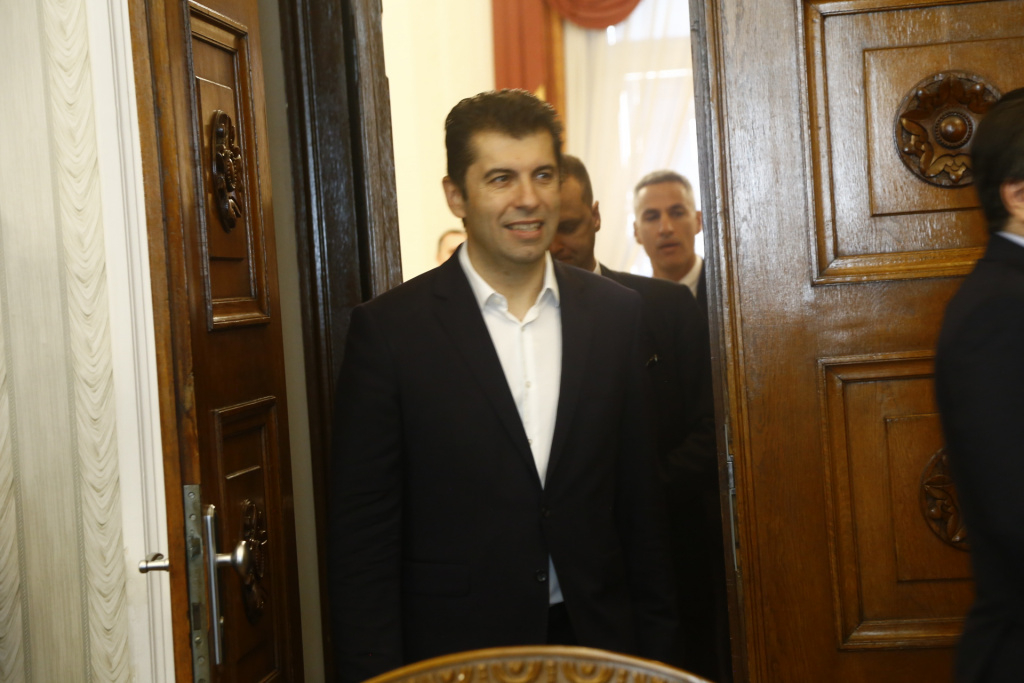 Бивша енергийна министърка попари Петков за кризите, в които е вкарал България