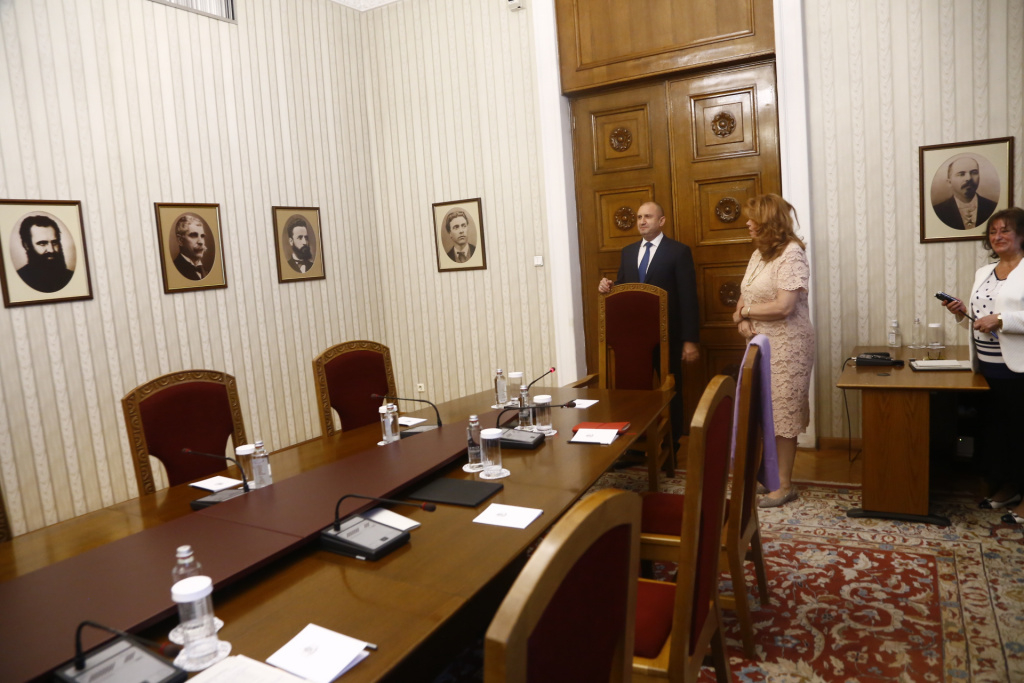 Нинова вдигна завесата за премиерското кресло, ако БСП получи третия мандат ВИДЕО
