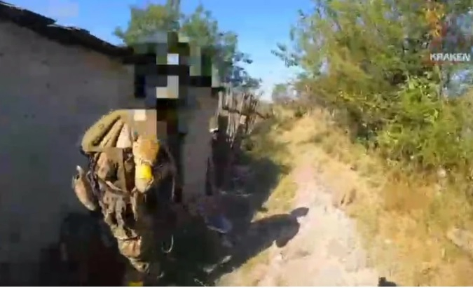 ВИДЕО от войната: "КРАКЕН" показа зрелищен огневи удар по руски позиции
